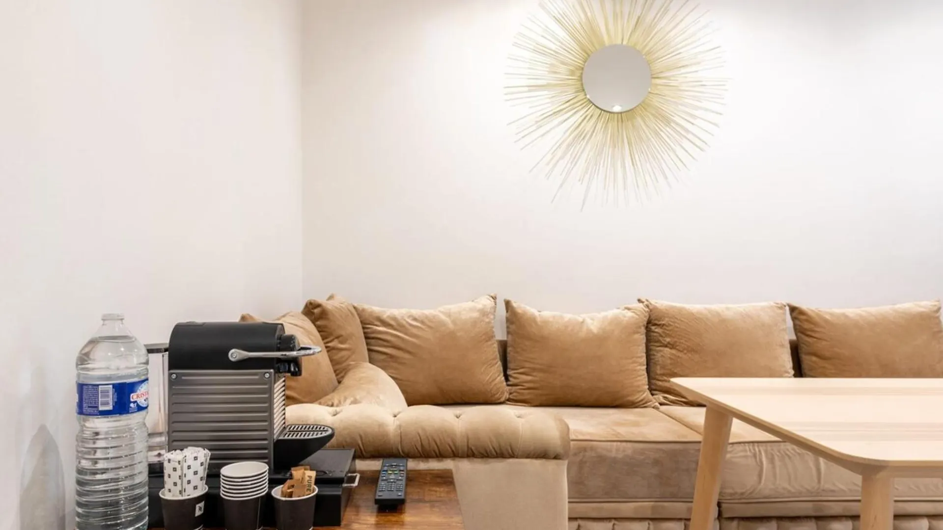 Apartment Stylish Contemporary 1bd Apartmentmenilmontant Paris