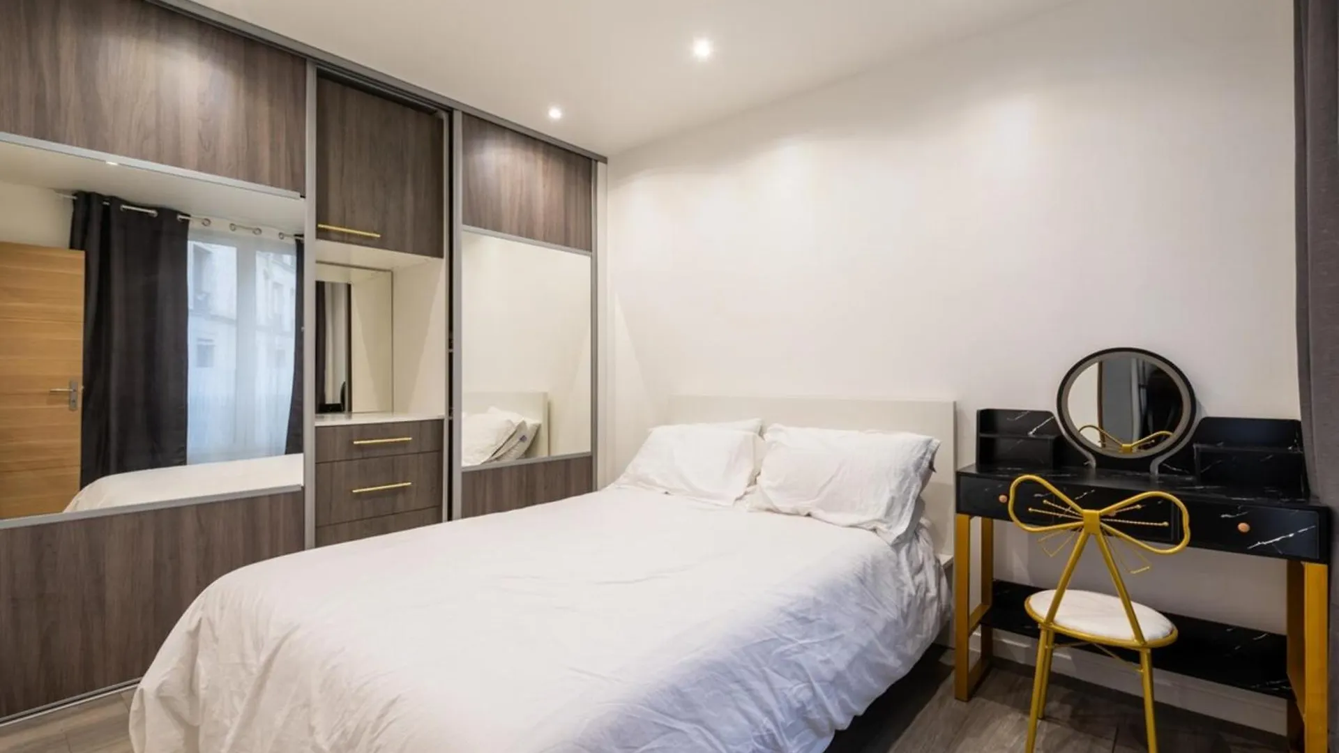 Stylish Contemporary 1bd Apartmentmenilmontant Paris