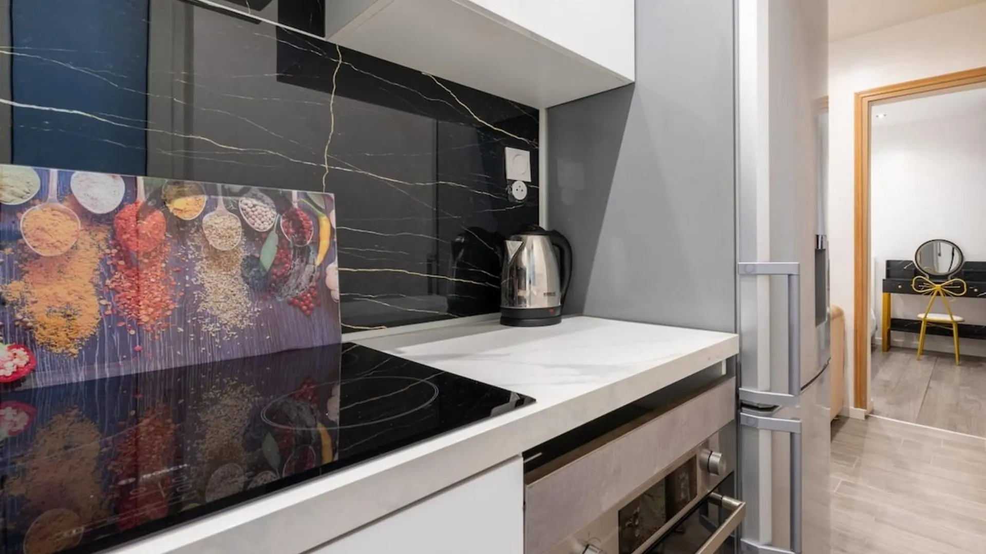 Stylish Contemporary 1bd Apartmentmenilmontant